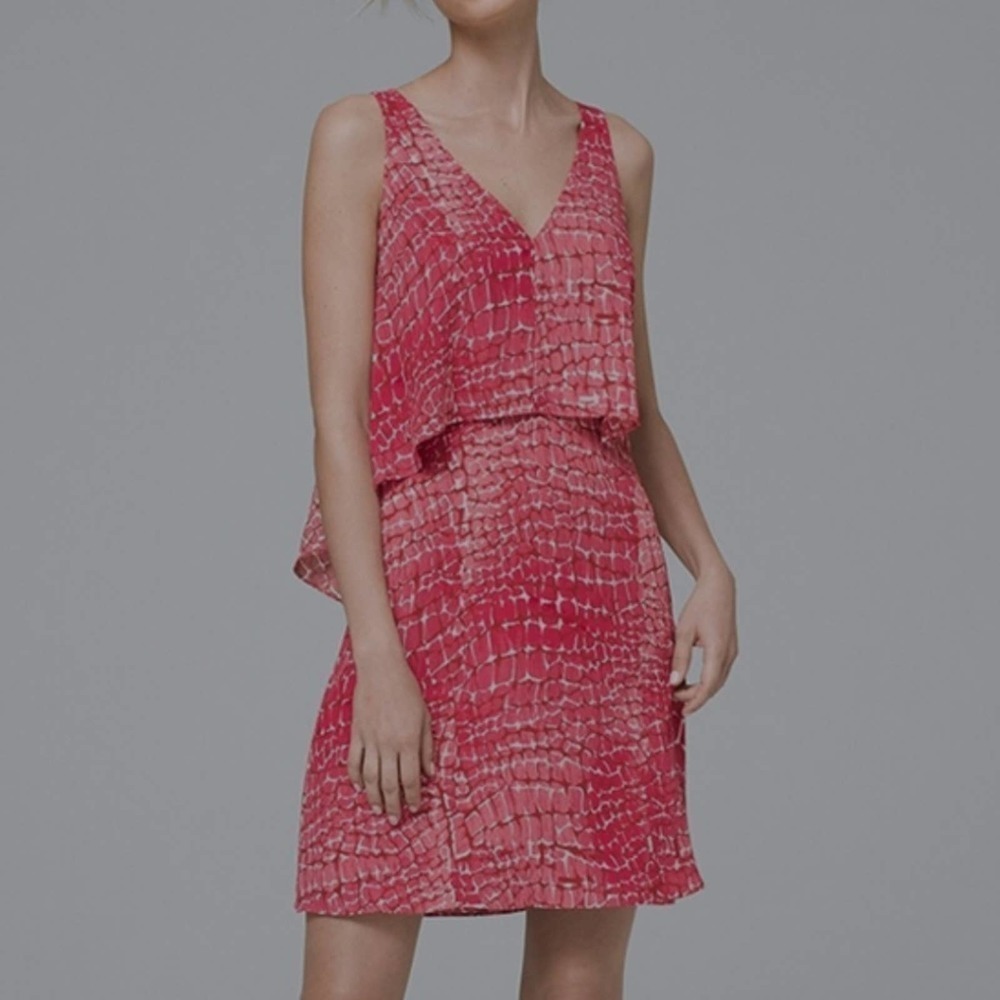 White House Black Market Coral Snake Angle-Tiered Sleeveless Shift Dress…